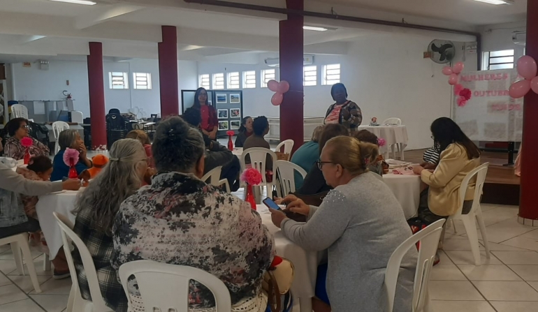 Outubo Rosa: Abadeus promove ação alusiva ao mês da prevenção do câncer de mama