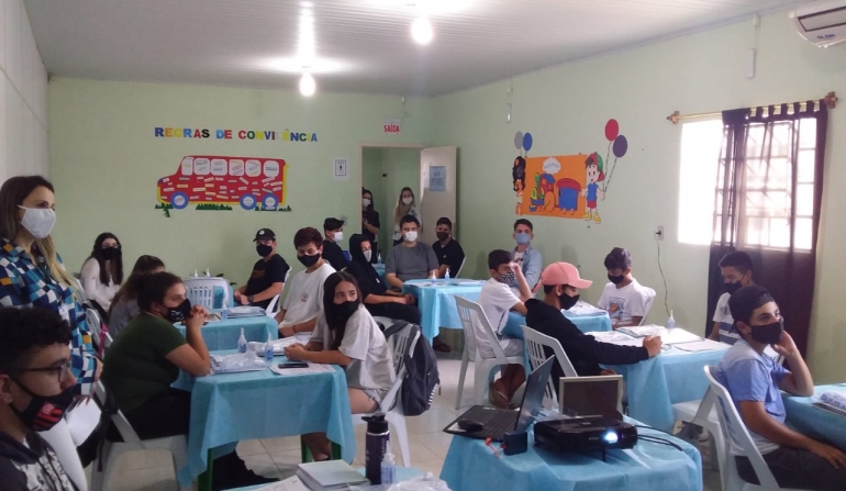 Jovens de Içara iniciam curso de qualificação profissional