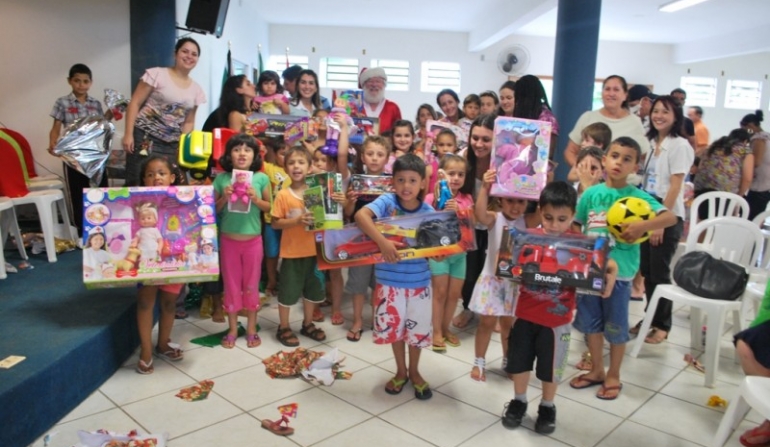 Domínio Sistemas promove tarde de brincadeiras na Abadeus