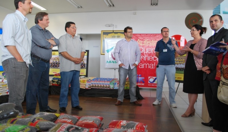 Alianda arrecada alimentos para Abadeus