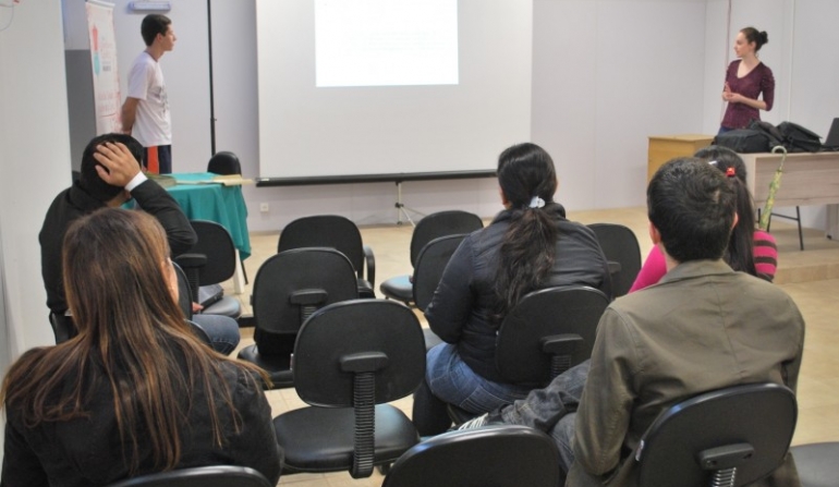 Acadêmicos de direito ministram palestra sobre ECA na Abadeus