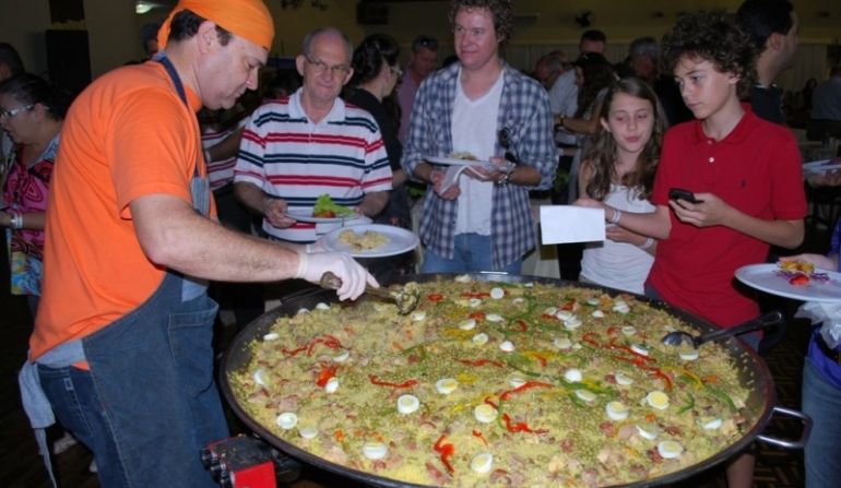 Cerca de 400 pessoas comparecem a Paella Beneficente da Abadeus