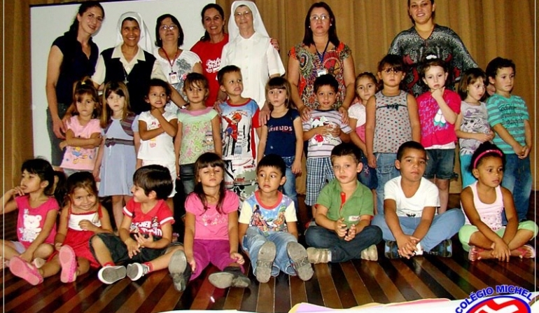 Crianças da Abadeus visitam o colegio Michel