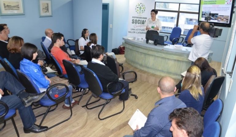 Abadeus apresenta case no seminário de Responsabilidade Social da Alesc