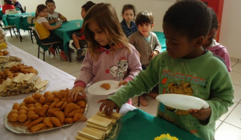 Centro de Educação Infantil realizar festa do dia das crianças