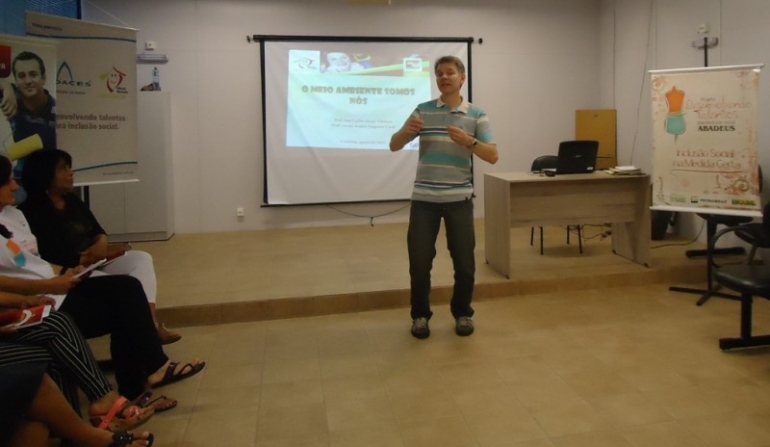 Abadeus realiza palestra de conscientização ambiental