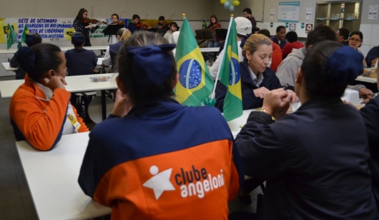 Abadeus é beneficiada por ação social do Supermercado Angeloni