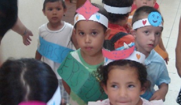 Creche encerra atividades de 2006 com apresentações