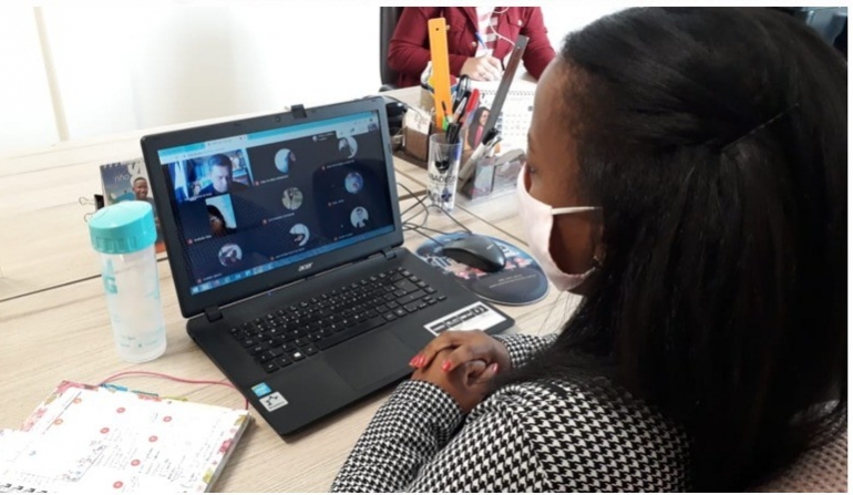 Abadeus realiza aulas online para garantir aprendizado de mais de 300 alunos