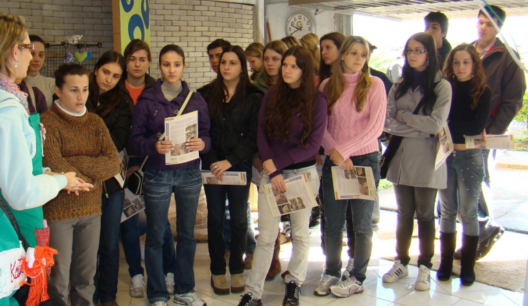 Estudantes de Farmácia visitaram Abadeus e fizeram doações 