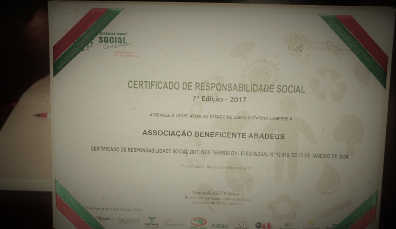 Certificado de Responsabilidade Social de Santa Catarina e Troféu Responsabilidade Social - Destaque SC