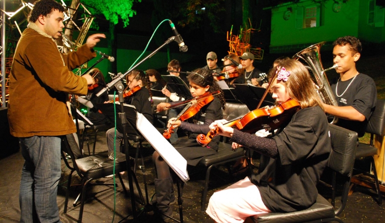 Sinfonia de Talentos faz apresentação no Entardecer Cultural da Fundação